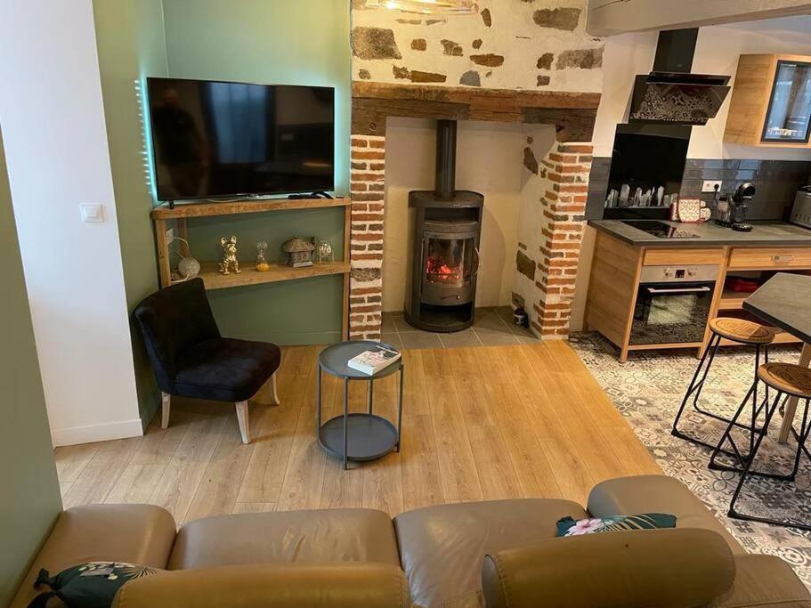 Maison De Village Avec Vue 4/5 Personnes Lou Rouchou Voutezac Exteriér fotografie